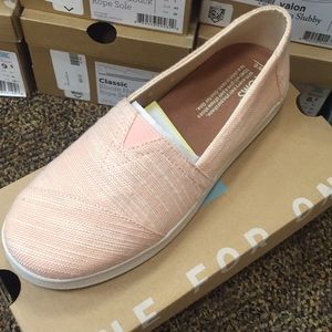 Brand new with box toms Avalon bloom skinny